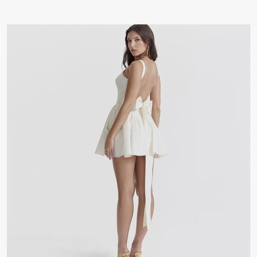 Square neck tank white mini dress backless bow fit and flare size medium NEW - Picture 6 of 11